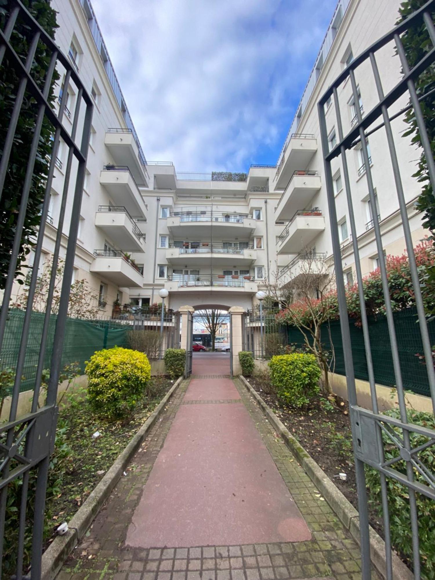 Cozy Riverfront Living, 5-Min Walk To Riverside Train Neuilly-Plaisance Dış mekan fotoğraf