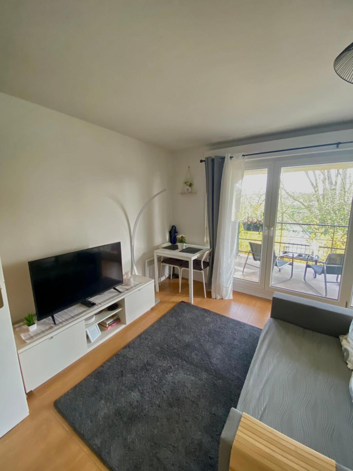 Cozy Riverfront Living, 5-Min Walk To Riverside Train Neuilly-Plaisance Dış mekan fotoğraf